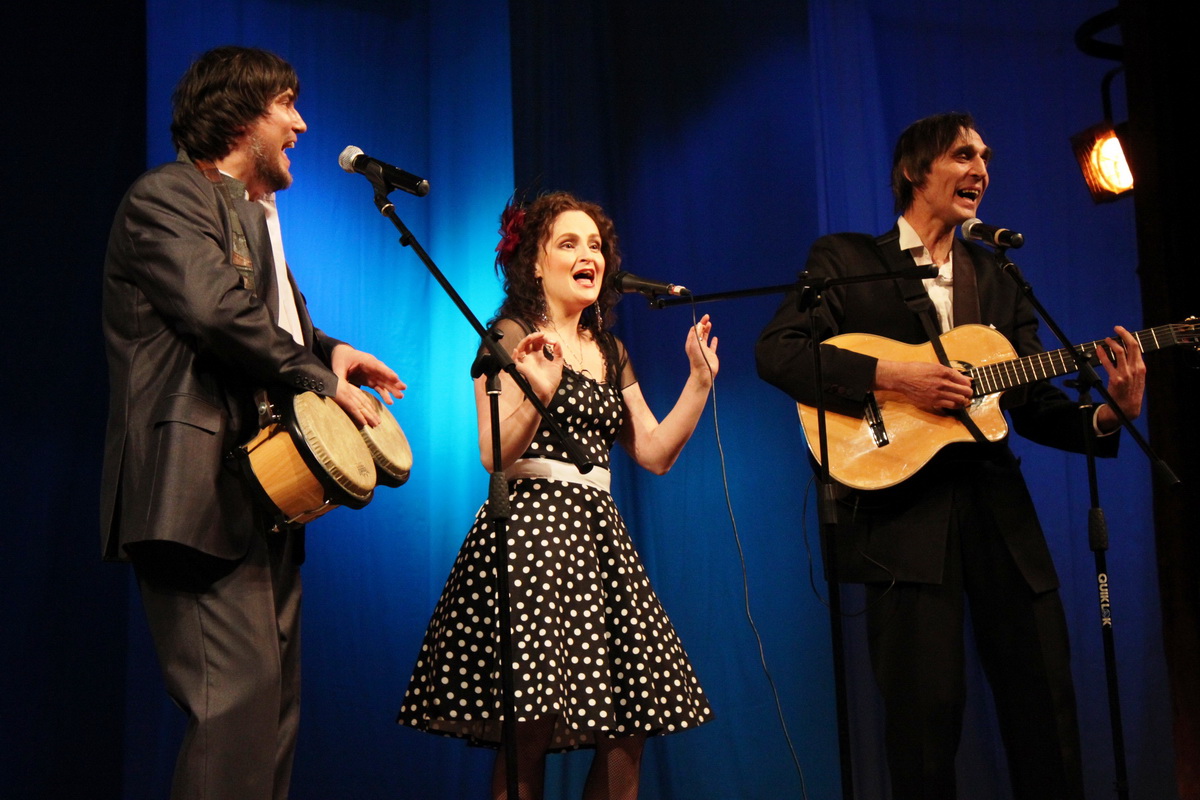 08-30-trio troe
